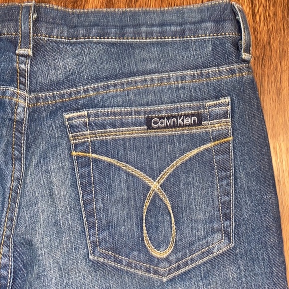 Calvin Klein Flare Fit Faded Design Jeans 99% Cotton - Picture 13 of 16